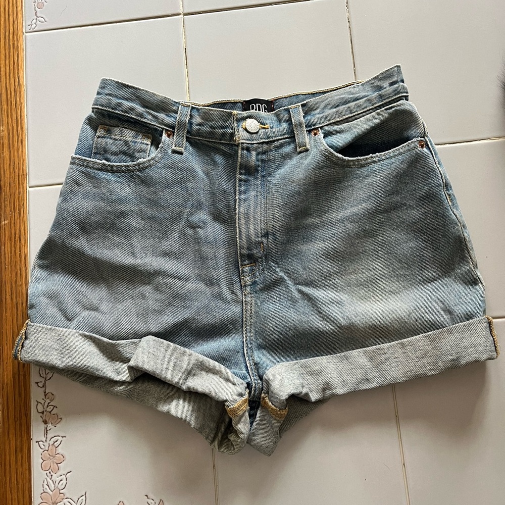 Urban Outfitters Mom High Rise Shorts in Size 28